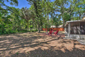Inviting Bradenton Escape with Tropical Yard!